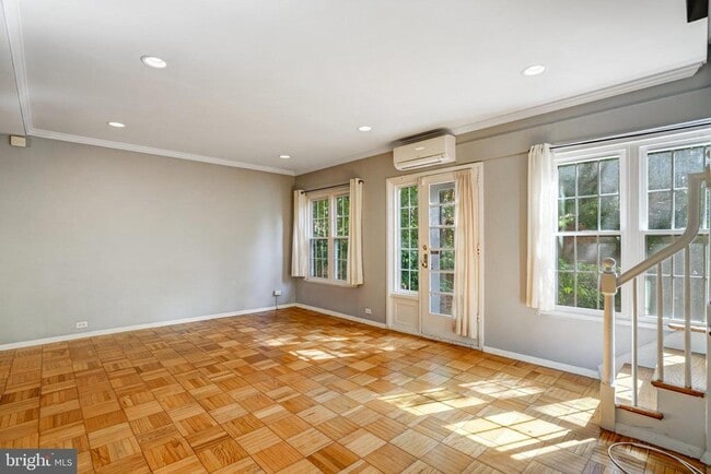 Building Photo - 3239 Gunston Rd