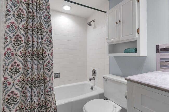 Building Photo - 520 Shorely Dr