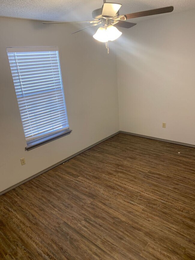 Building Photo - Cozy 2 bedroom 1 1/2 bath in Friendship ISD!