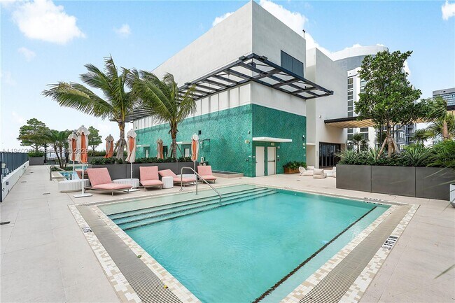 Building Photo - 11 NE 6th St