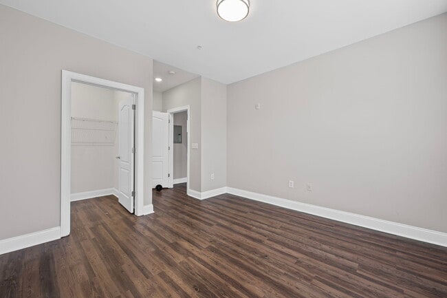 Building Photo - 840 United Ave SE