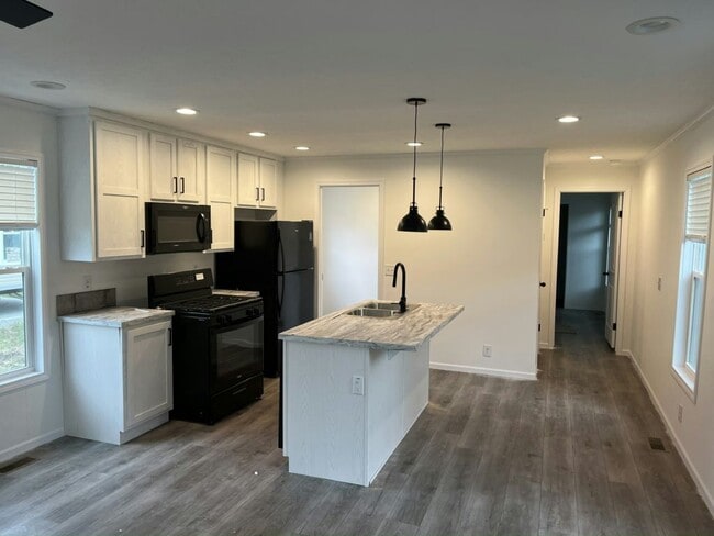 Building Photo - 13940 Bundoran Ave