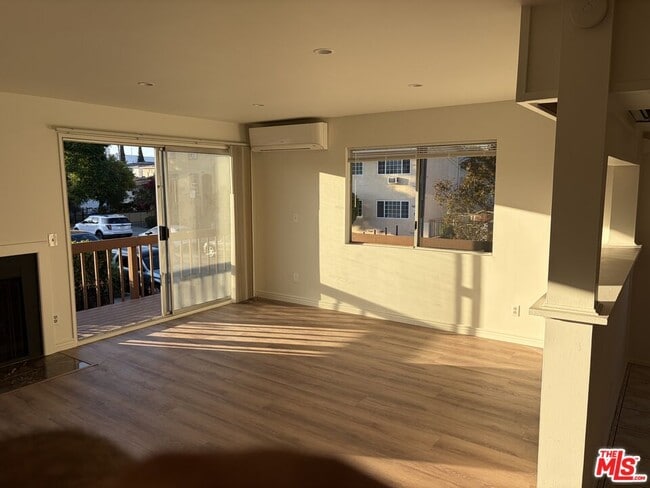 Building Photo - 5827 Tujunga Ave