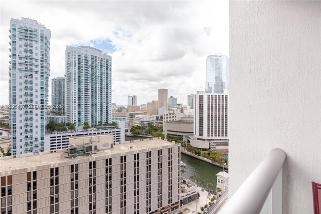 Building Photo - 485 Brickell Ave