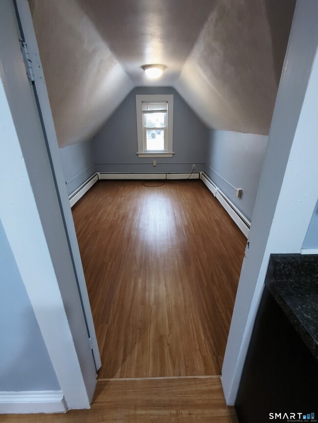 Building Photo - 633 Arch St