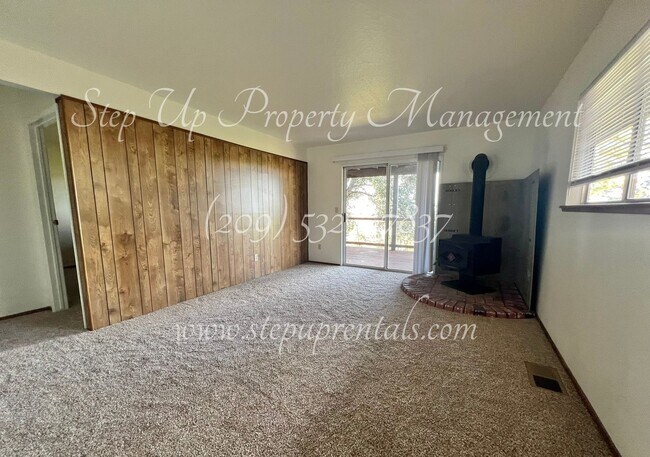 Building Photo - Charming 3-Bedroom Retreat with Modern Updates and Scenic Views in Ponderosa Hills