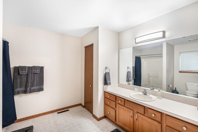 Building Photo - 1303 River Haven Trail