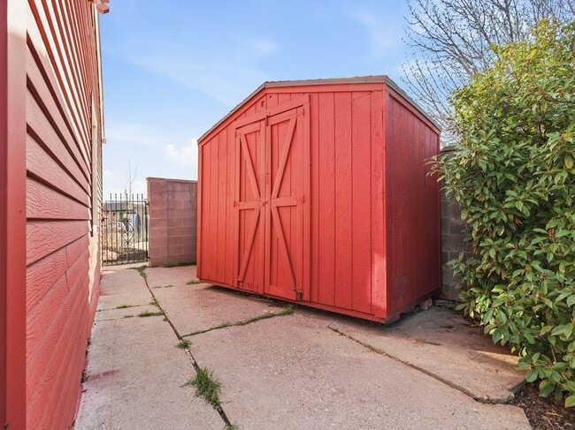 Building Photo - 2885 E Loran Heights Dr