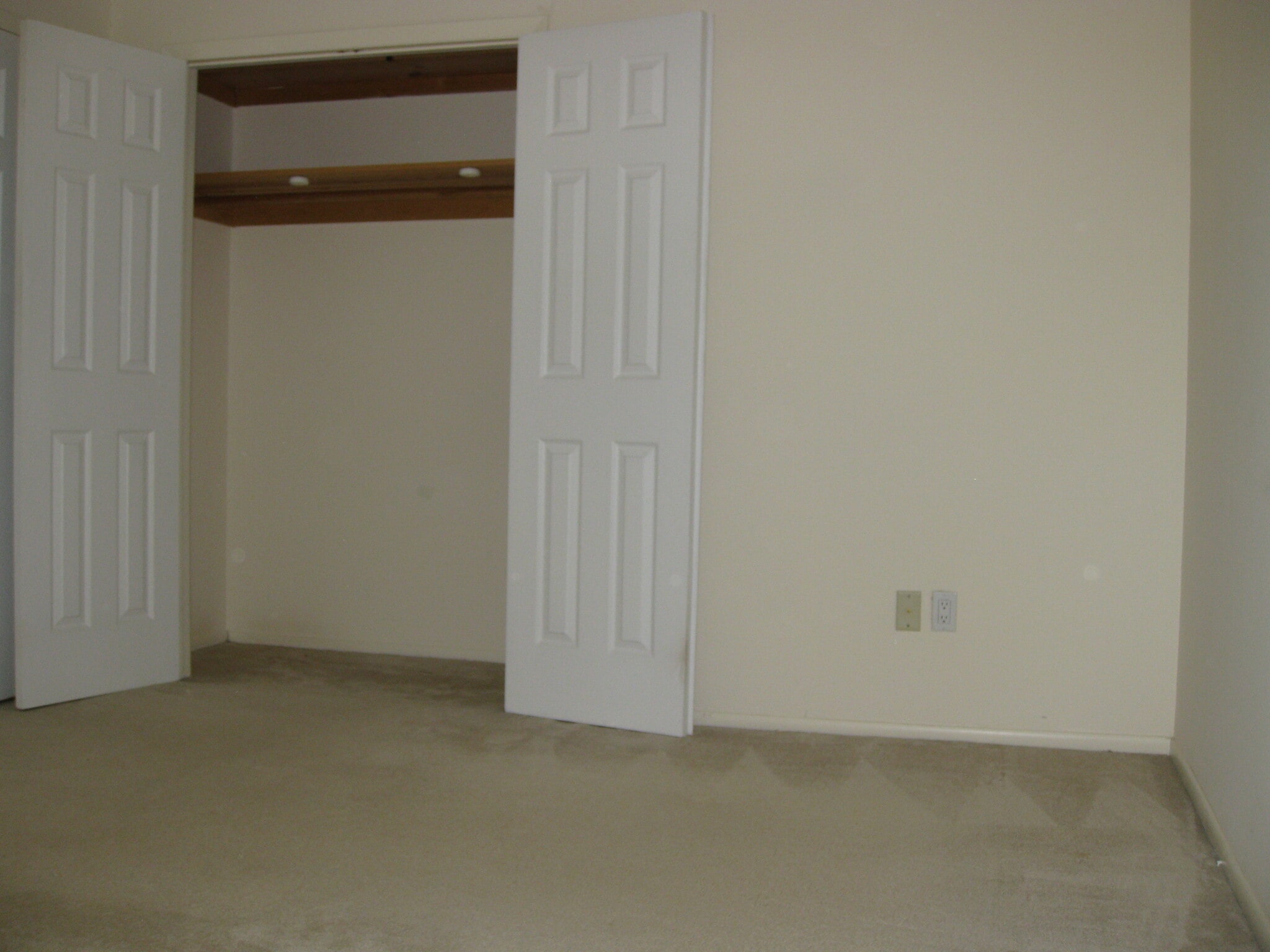Building Photo - 42 Maple St