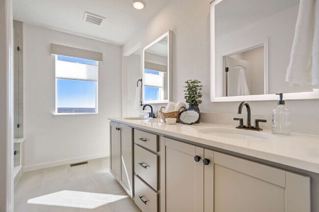 Building Photo - New luxury 4 bedroom, 3.5 bathroom home on a premium lot backing to open space with breathtaking ...
