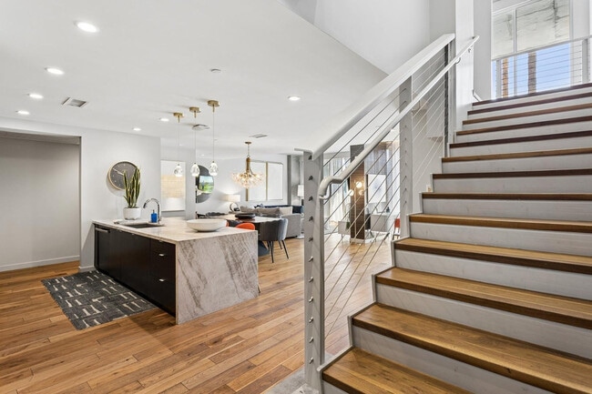 Building Photo - 5455 E Lincoln Dr