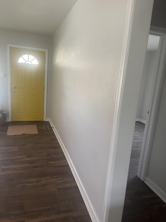 Building Photo - 2644 Foltz St