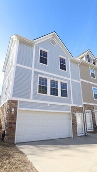 Building Photo - AVAILABLE NOW!