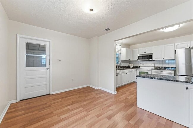 Building Photo - 2711 W Heiter St