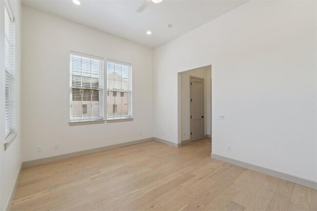 Building Photo - 18835 Selah Wy