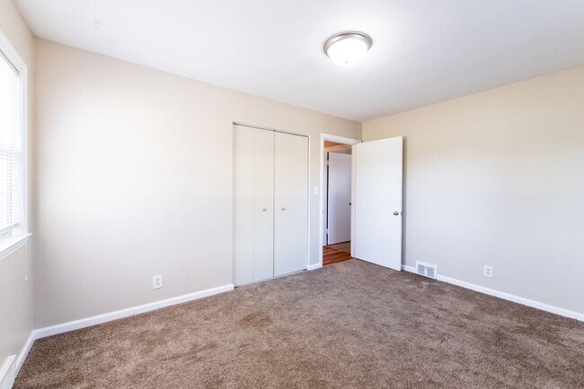 Building Photo - Fall in Love with this home!!!