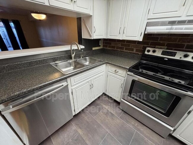 Building Photo - 2530 E North St