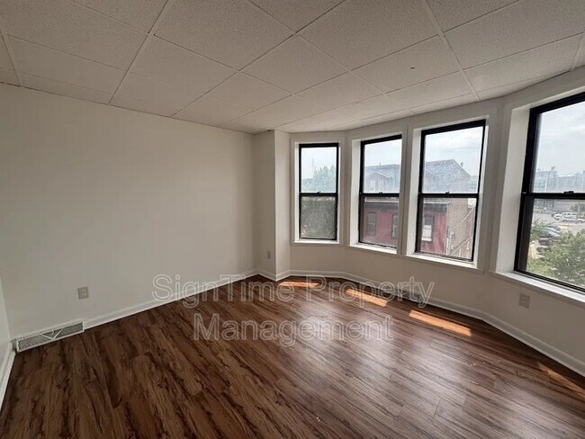 Building Photo - 112 W Franklin St