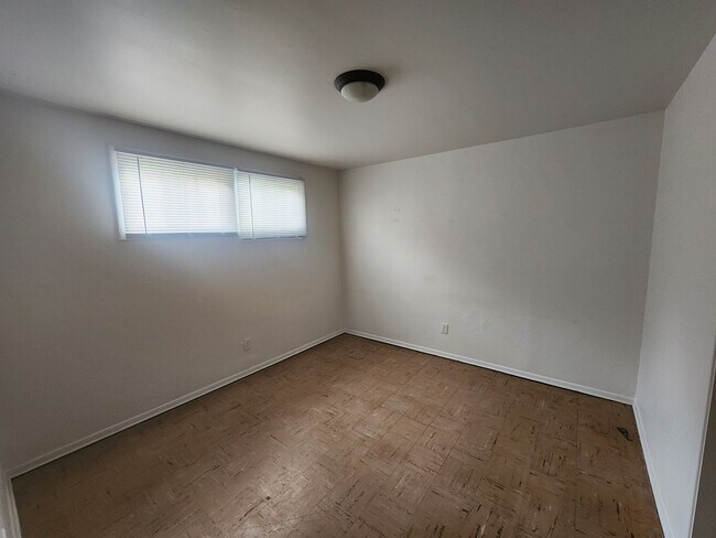 Building Photo - 463-465 SW State Street