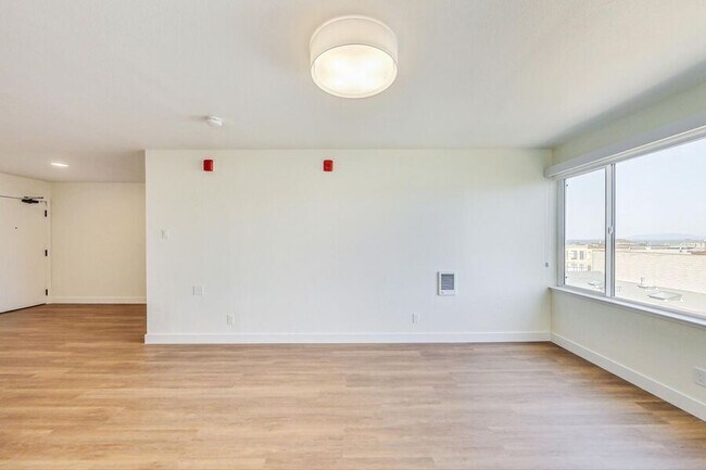 Building Photo - 4350 Kirkham St