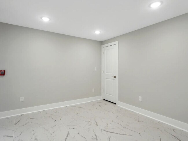 Building Photo - 2120 Berges St