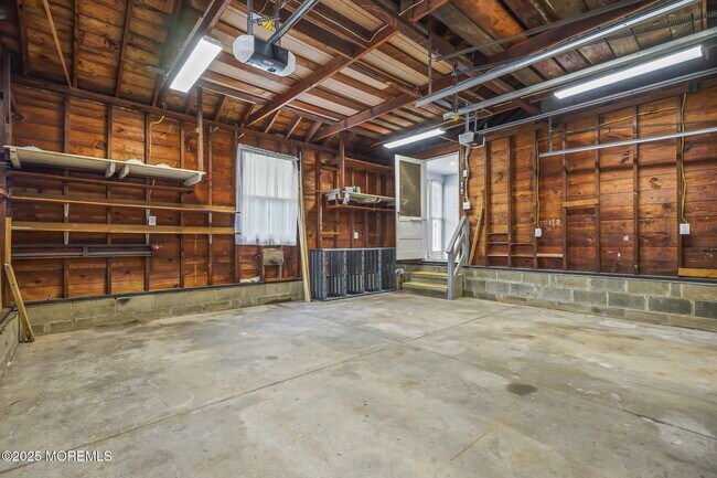 Building Photo - 94 Dickinson Ave