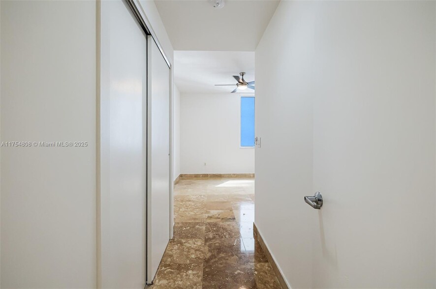 Building Photo - 1050 Brickell Ave