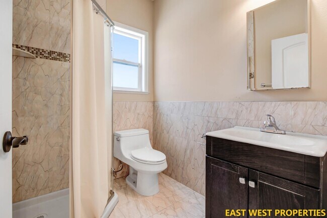 Building Photo - 58 S Altadena Dr