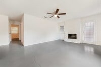 Building Photo - 2517 Glen Springs Way