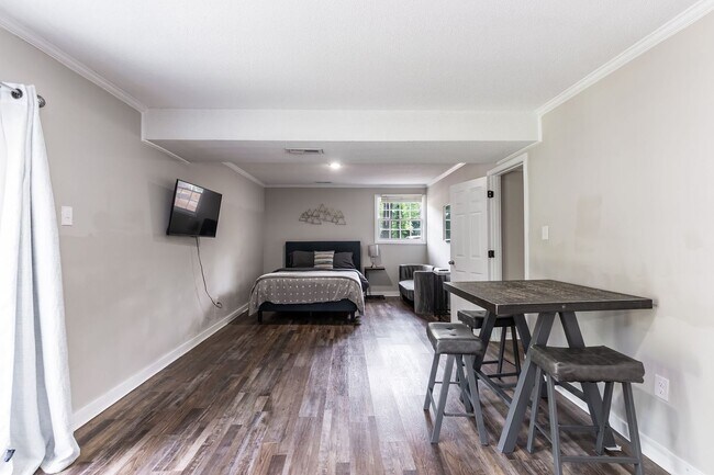 Building Photo - 2212 Foxtrot Rd