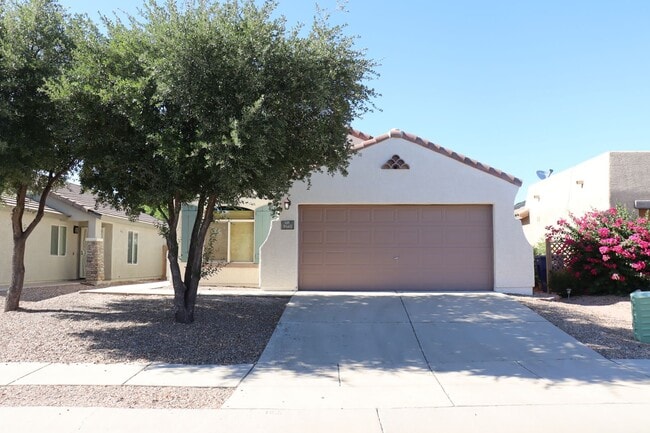 Building Photo - East Side 3 Bed 2 Bath Energy Efficient Pulte Home