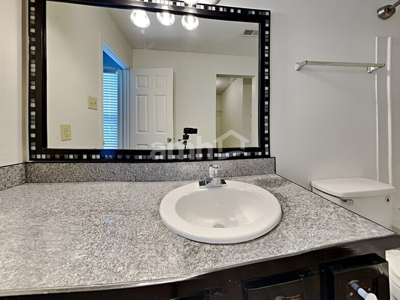 Building Photo - 2192 Olympia Dr