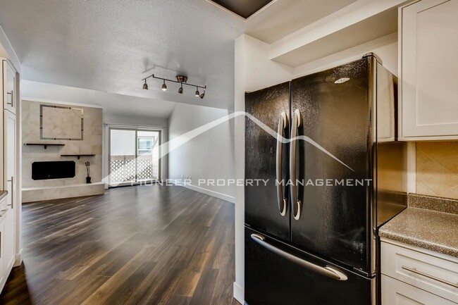 Building Photo - Spacious Condo with Washer/Dryer and Parking