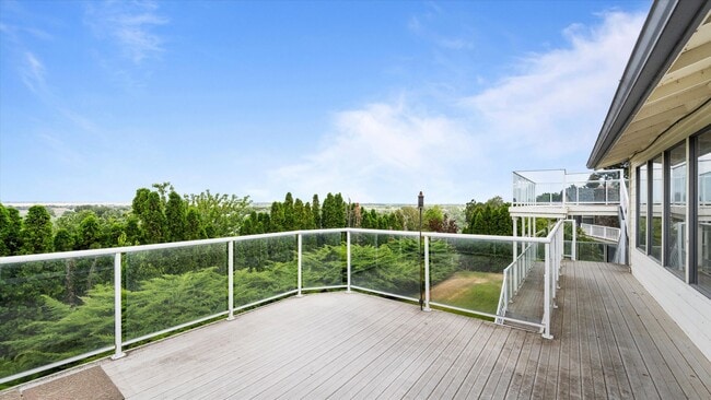 Building Photo - Spacious 4-Level Home with Panoramic Views for Lease – Hills West, South Richland – $2,800/mo