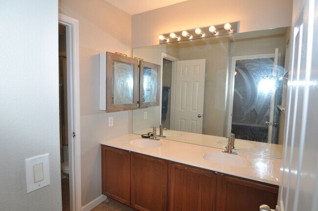 Building Photo - 2214 Glacier Park Ln