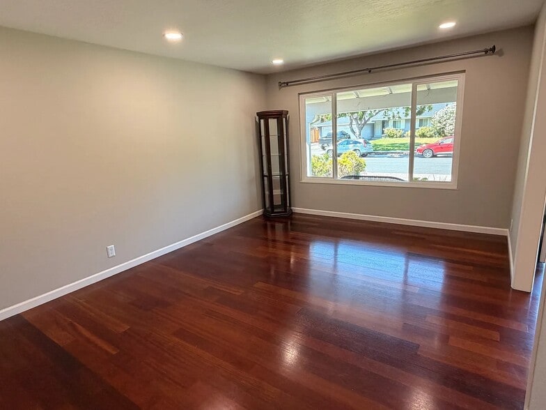 Building Photo - 6254 Hopi Cir