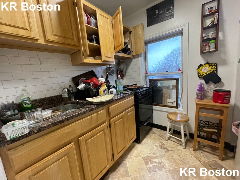 Building Photo - 17 Higgins St