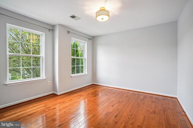 Building Photo - 9305 Sumner Lake Blvd