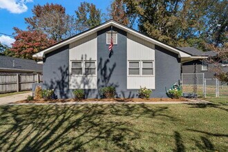 Building Photo - Fully Renovated 3BR/2BA, Fenced Yard, Pet-Friendly — Minutes to Fort Benning — Lawn Care, Pest Co...