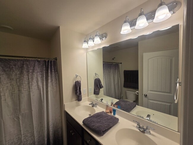 Building Photo - 4BR/3.5BA with 2-Car Garage! Available February 2026