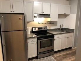 Building Photo - 250 Spring St