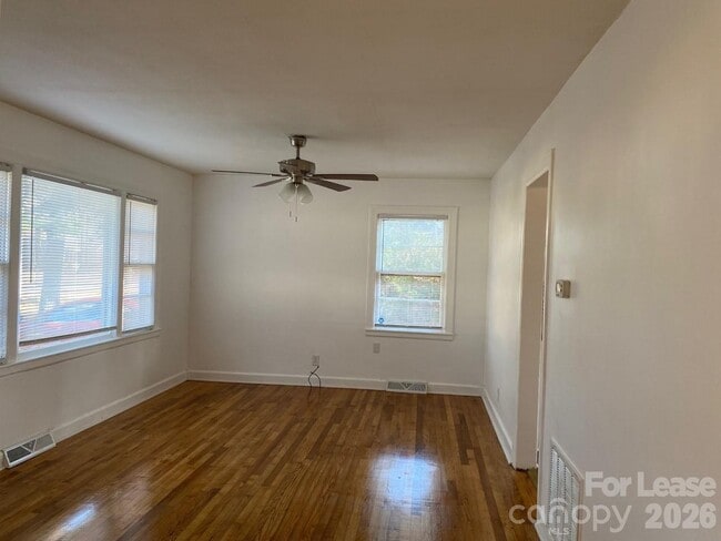 Building Photo - 307 S Merritt Ave