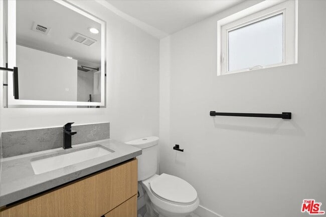 Building Photo - 841 N McCadden Pl