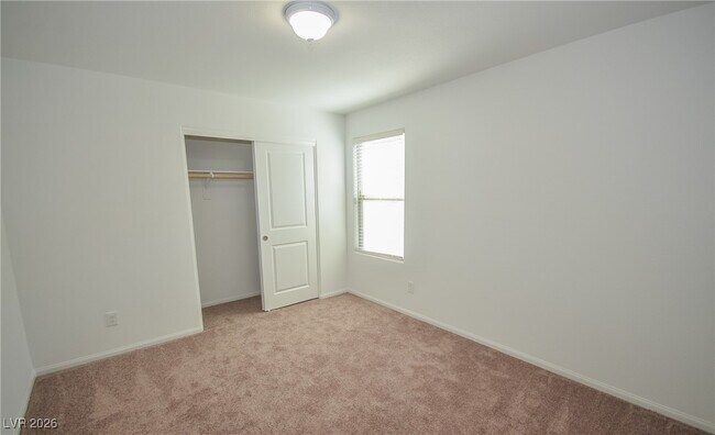 Building Photo - 5401 Lynn Crk Ave