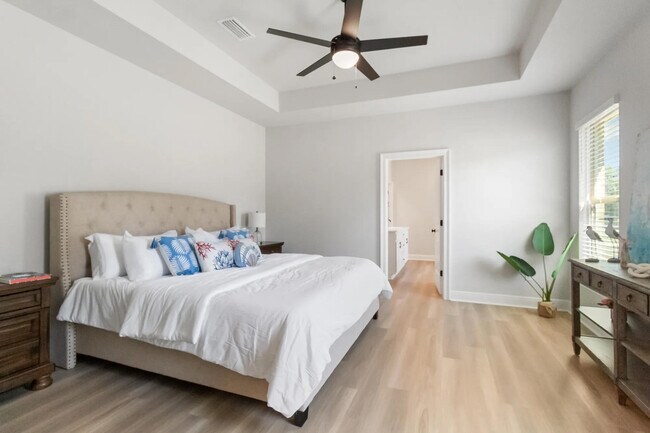 Building Photo - 2703 Louis Cir