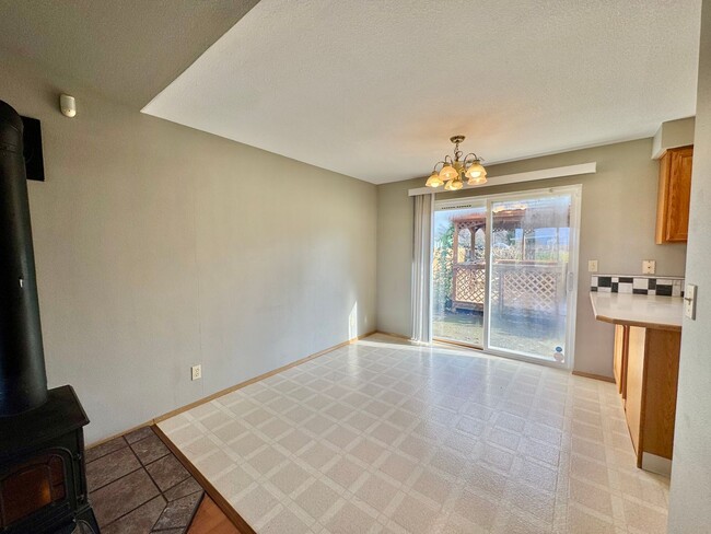 Building Photo - Adorable Quiet park like setting in fruit valley sunsets with landscaping provided