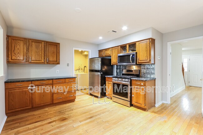 Building Photo - 5 Isa Ct