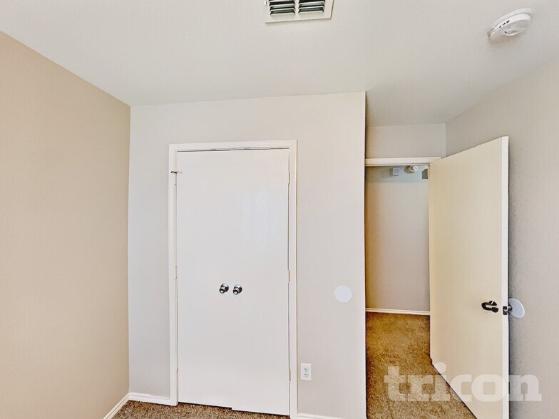 Building Photo - 1461 Pine Ln