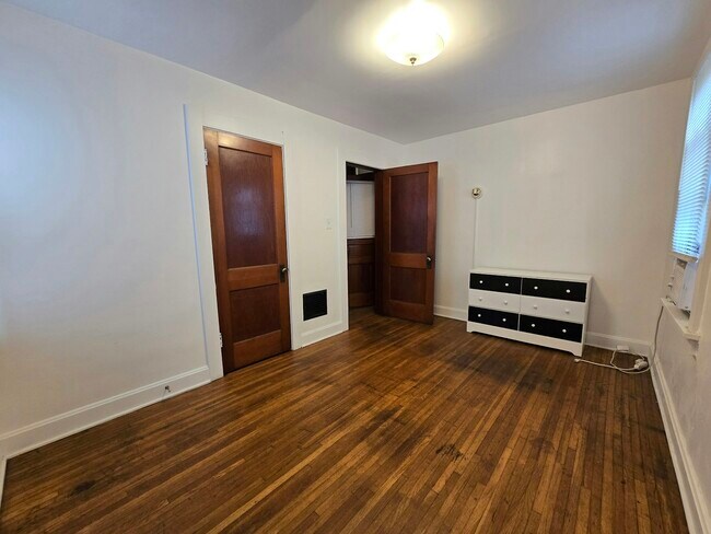 Building Photo - 71 Dana Ave