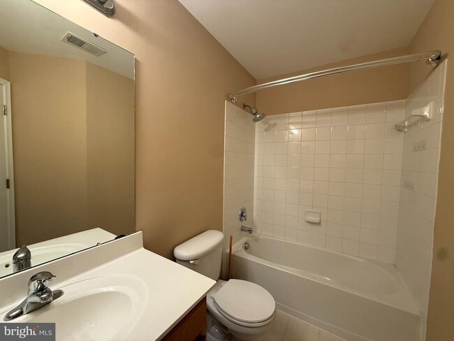 Building Photo - 60 Deerbrook Dr